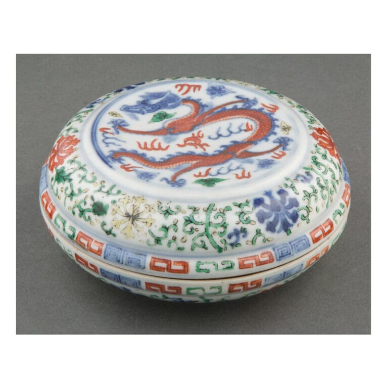 A Chinese Wucai Porcelain Dragon Covered Box