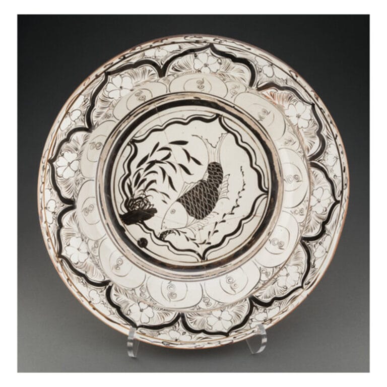 A Large Chinese Cizhou Dish, Song/Yuan Dynasty